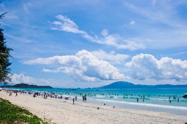Bãi biển luôn thu hút lượng lớn khách du lịch