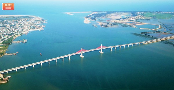 Cầu Cửa Hội là cây cầu bắc qua sông Lam tỉnh Nghệ An