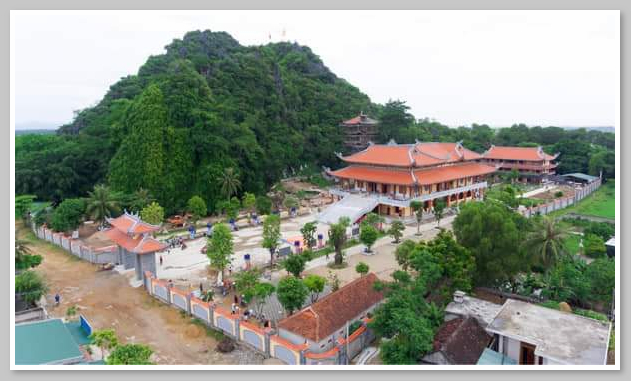 Khuôn viên Chùa Cổ Am được thiết kế hai tầng theo phong cách truyền thống Việt Nam